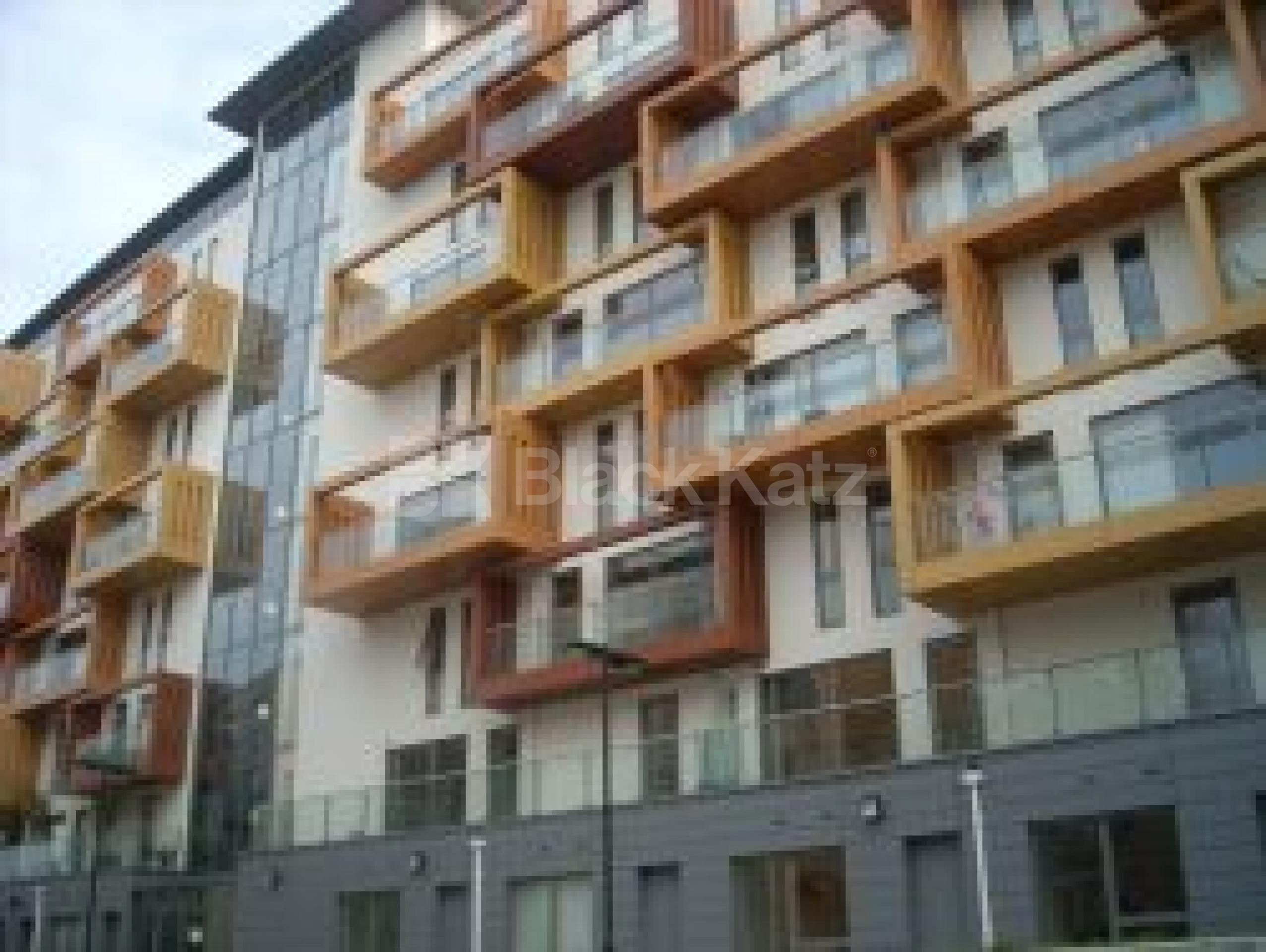 			1 Bedroom, 1 bath, 1 reception Ground Floor Maisonette			 O Central, Crampton Street, Elephant and Castle SE17